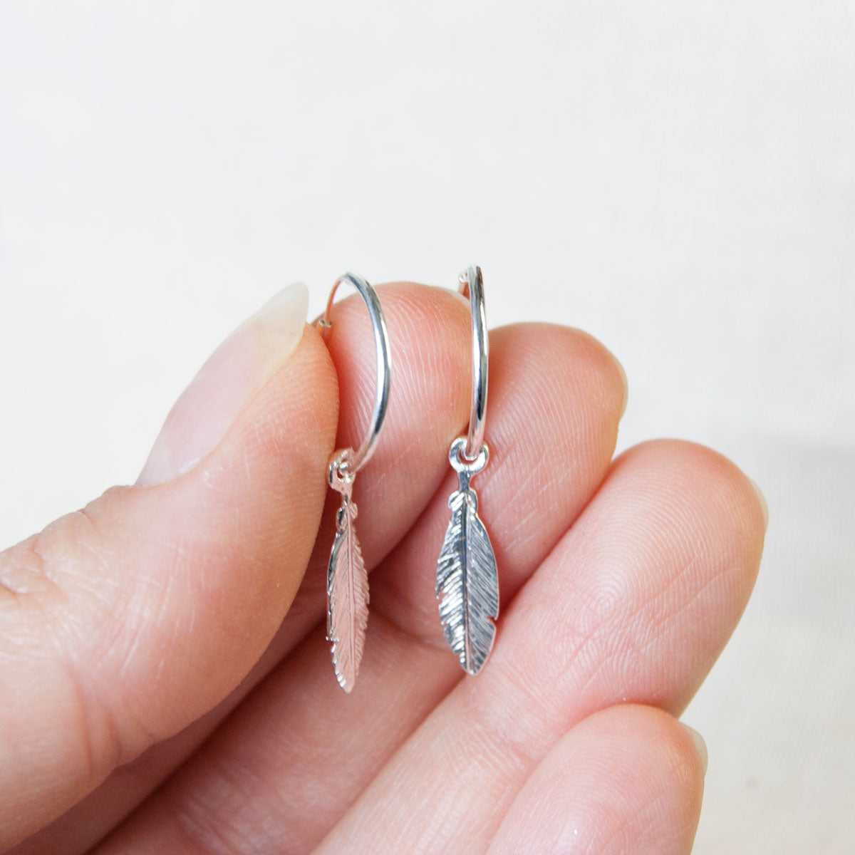 Oorringen met veertjes | 925 sterling zilver | 14 mm