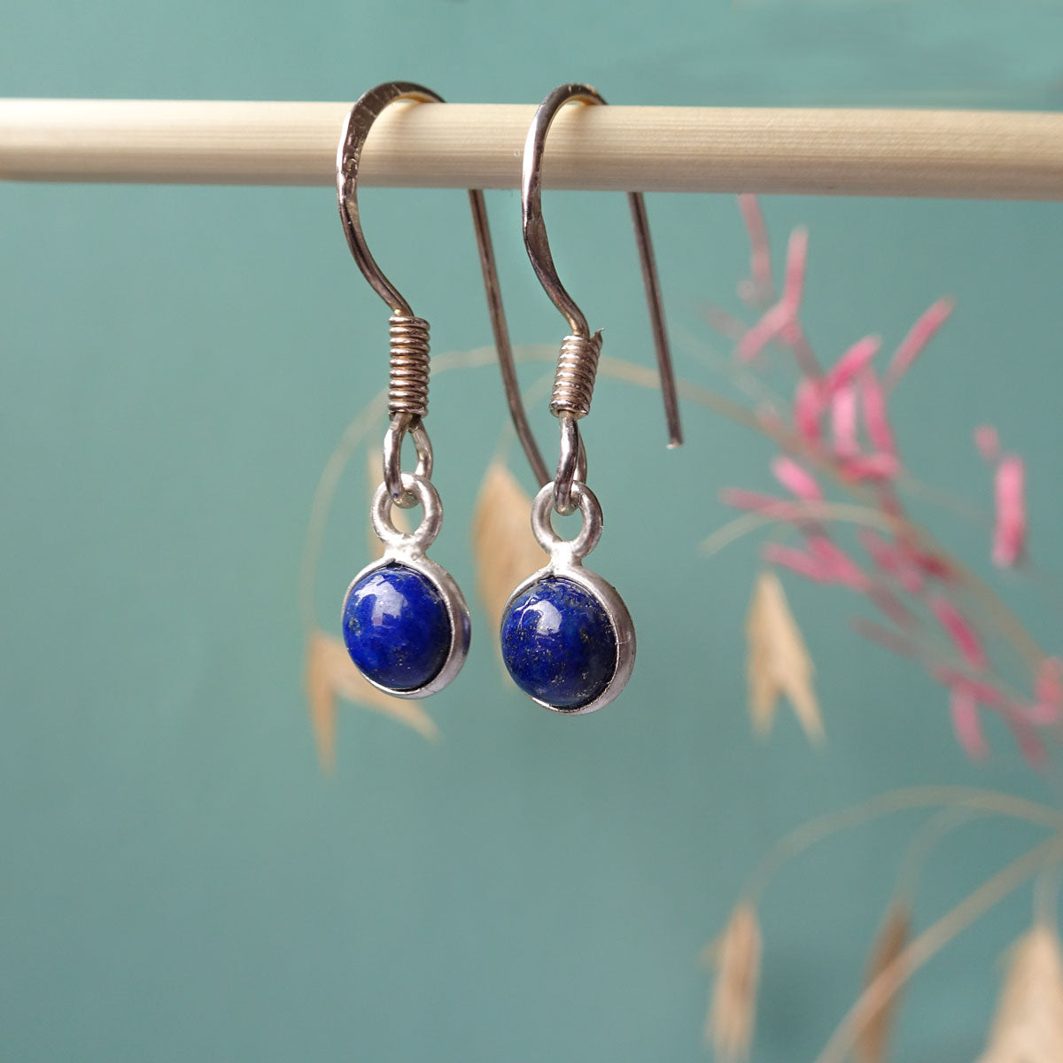 Dinah | Oorhangers met lapis lazuli edelsteen | 925 zilver