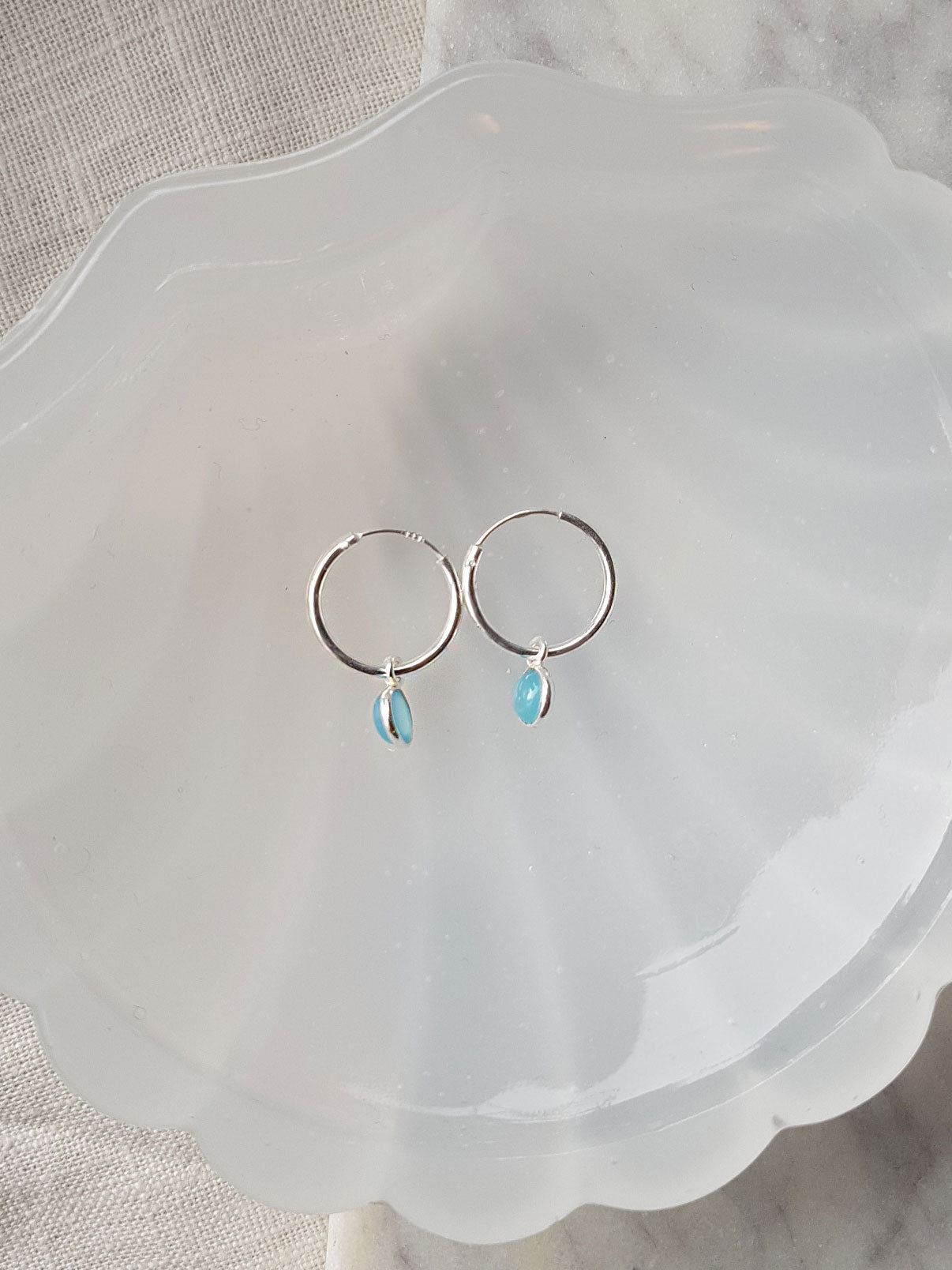 Gem Hoops | Oorbellen 925 zilver met edelsteen chalcedoon (blauw) | 14 mm