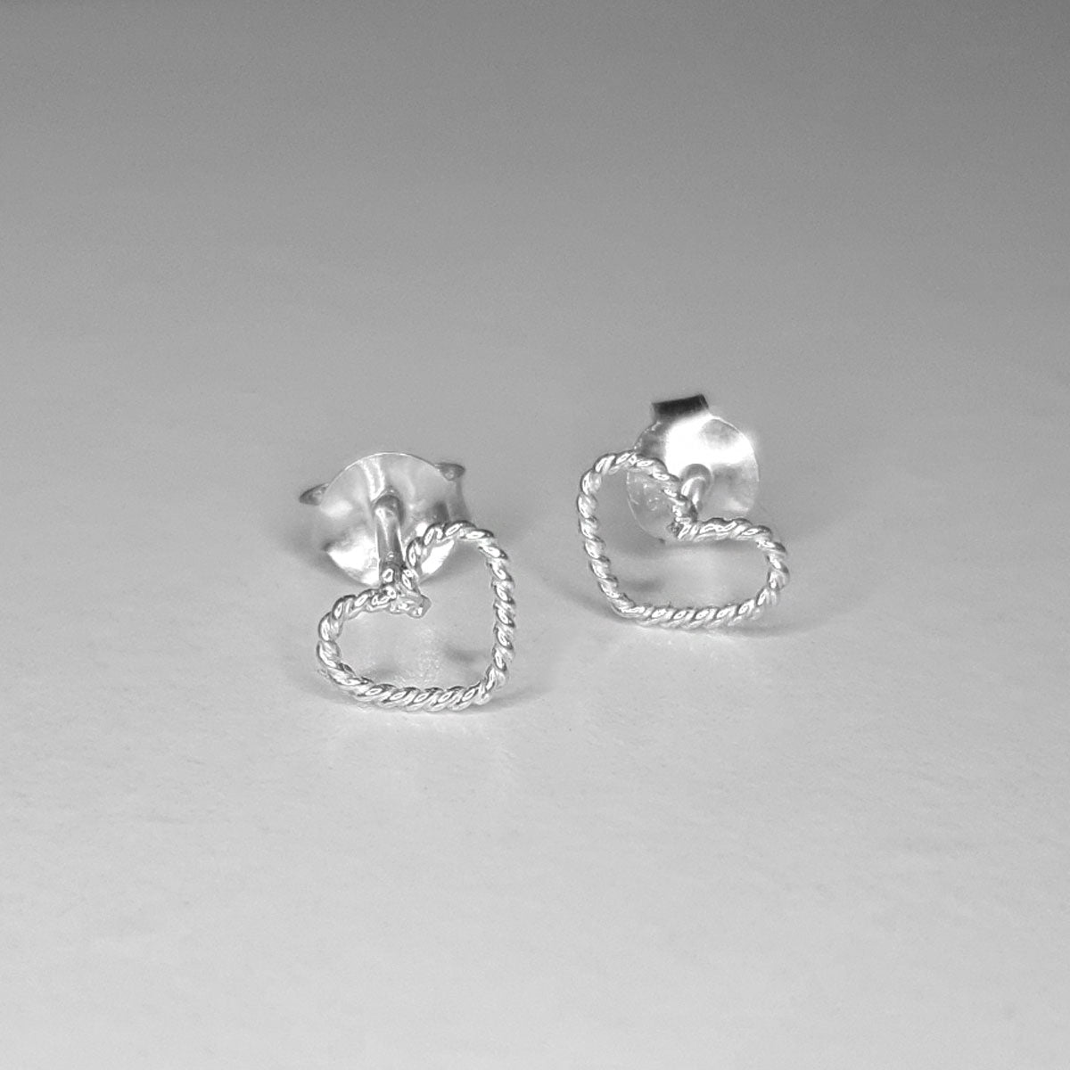 Oorstekers hartjes gedraaid | 925 zilver