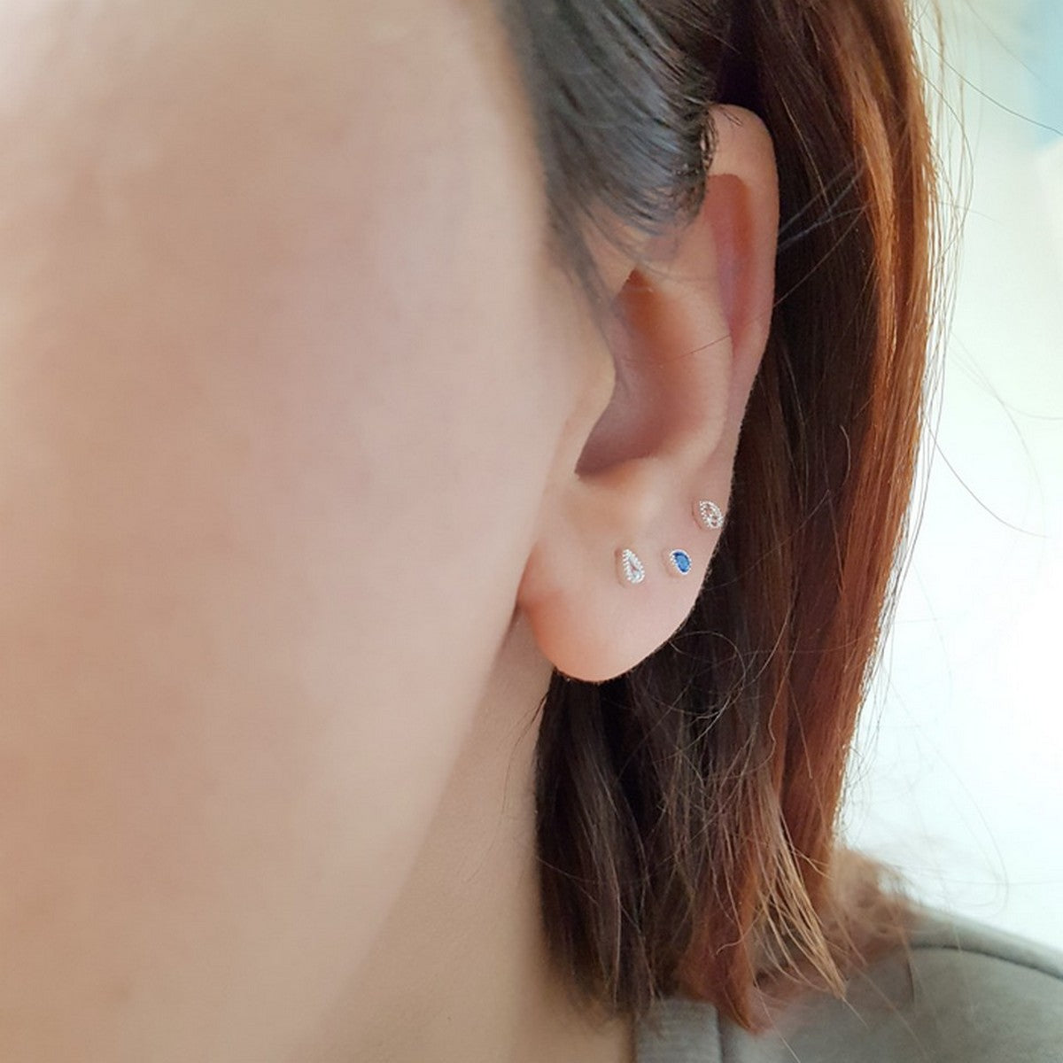 mini-sparkles-blauw-oorbellen-925-zilver-met-zirkonia-2