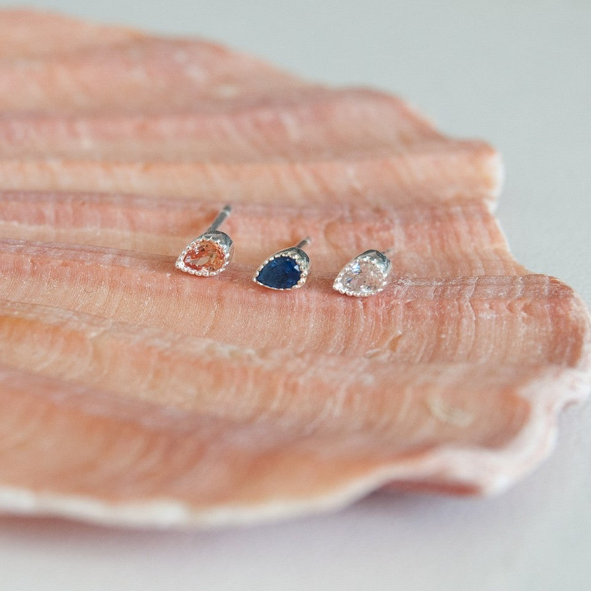 mini-sparkles-blauw-oorbellen-925-zilver-met-zirkonia-4