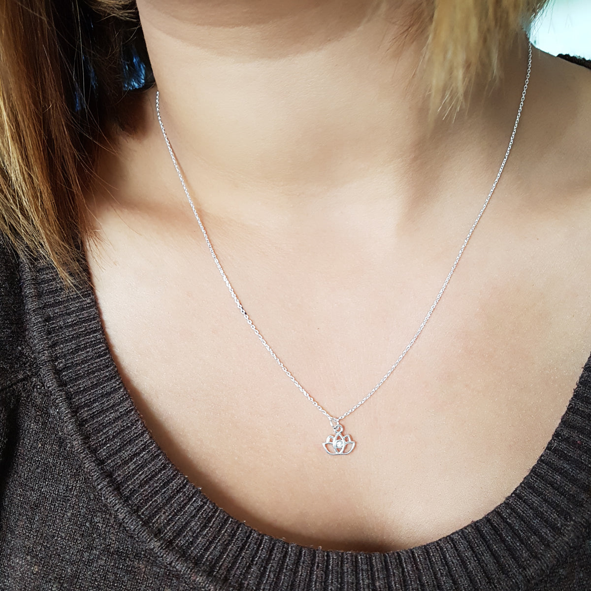 lotus-white-ketting-925-zilver-met-swarovski-2