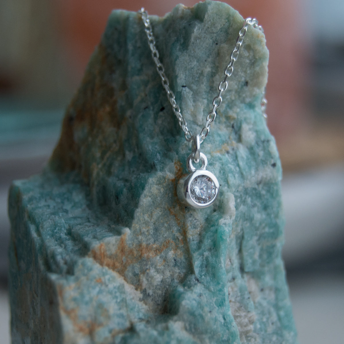 steentje-rond-ketting-925-zilver-met-zirkonia-2