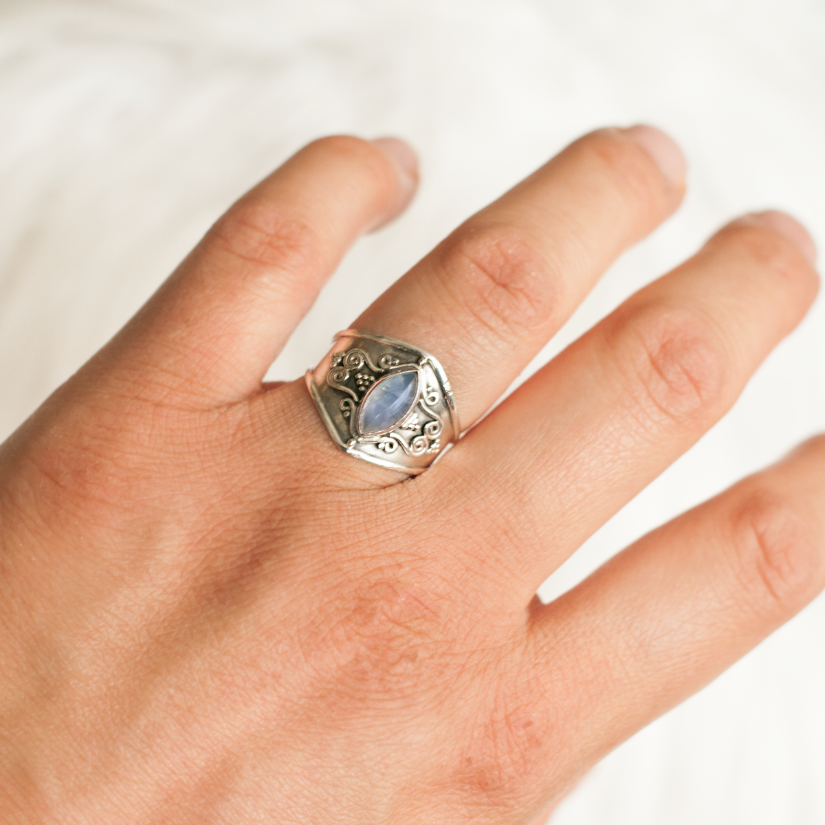 Hiral |  Ring 925 zilver met edelsteen maansteen
