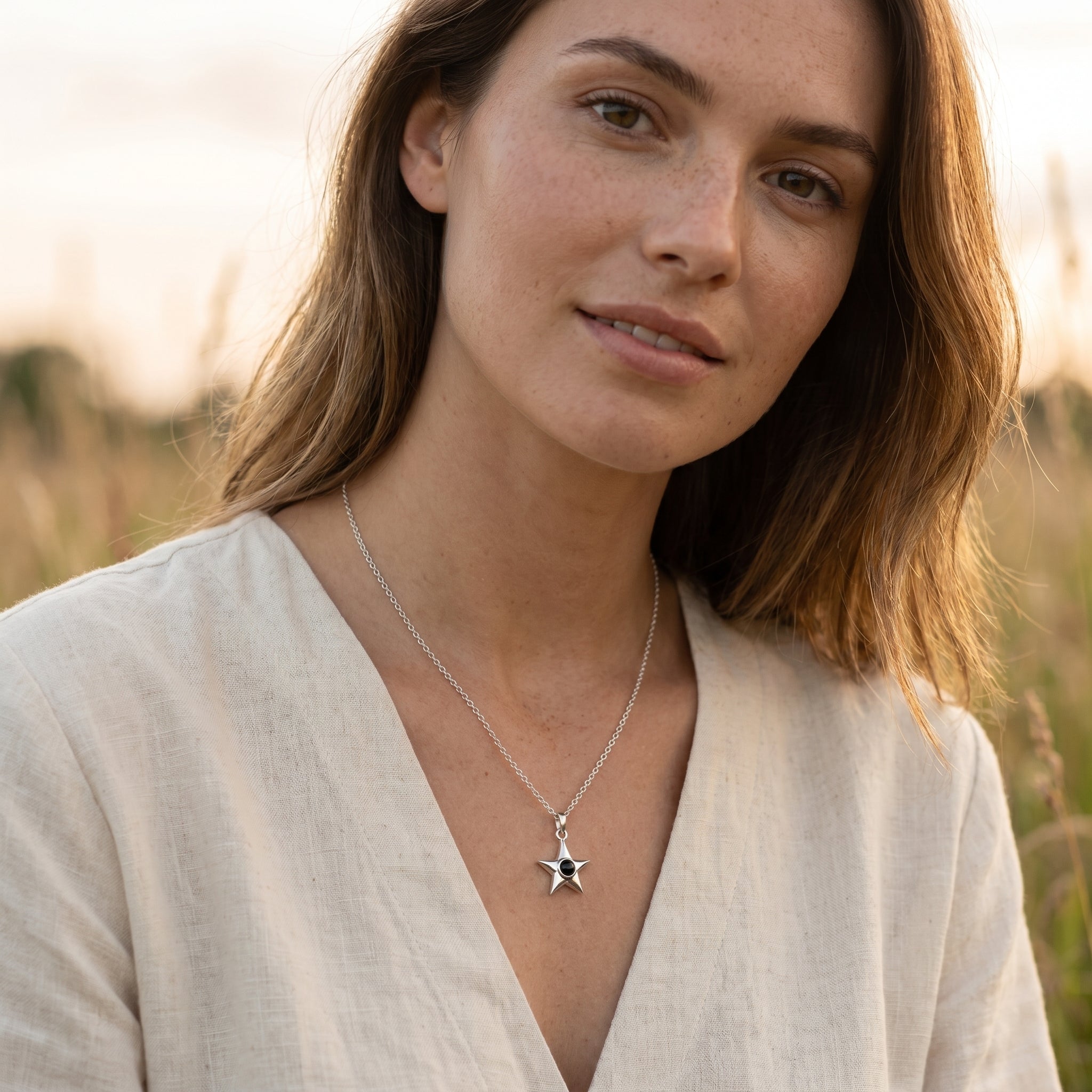 Nisha | Hanger ster met edelsteen | 925 zilver