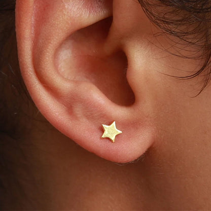 Star studs | Oorbellen sterren 24k goldplated 925 zilver | 4 mm