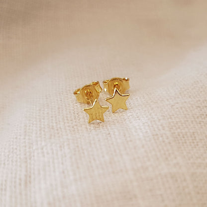 Star studs | Oorbellen sterren 24k goldplated 925 zilver | 4 mm