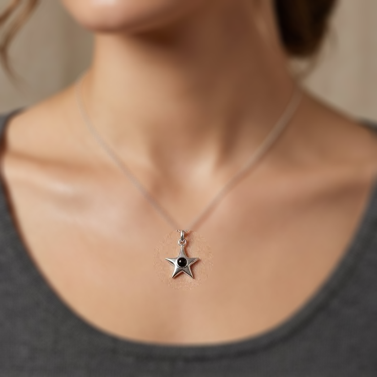 Nisha | Hanger ster met edelsteen | 925 zilver