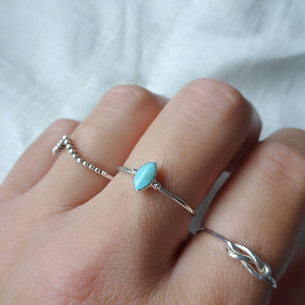 Marlais | Ring 925 zilver met howliet turkoois steen